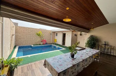 Conforto e lazer em um só lugar – casa com suíte, piscina e gourmet!