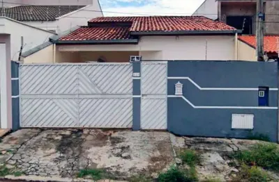Ótima casa no jardim piazza di roma com suíte e garagem para 3 carros