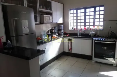 Casa à venda 2 quartos, 1 suite, 2 vagas, 262m², mantiqueira, pindamonhangaba - sp