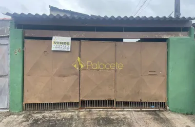 Casa à venda com 108m de área construida sendo dois dormitórios e um quintal coberto, residencial m