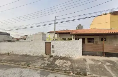 Ampla casa com 02 dormitórios, suíte, garagem e quintal - ideal para uso residencial ou comercial -