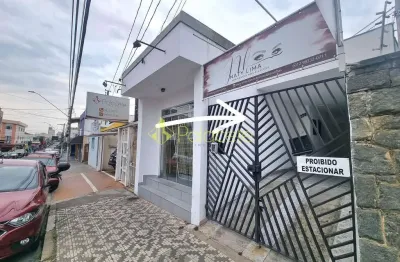 Casa comercial no centro com 2 dormitórios, edícula, acessibilidade, vaga de garagem e ideal para c
