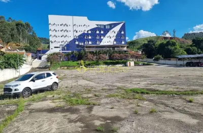Terreno plano e cimentado com 5.356 m² para estacionamento de ônibus a 1.200 metros da basílica de