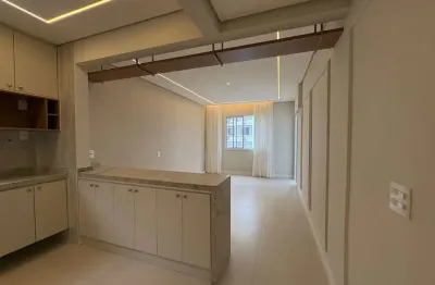 Apartamento 02 dormitórios, duas suítes, semi-mobiliado, reformado.