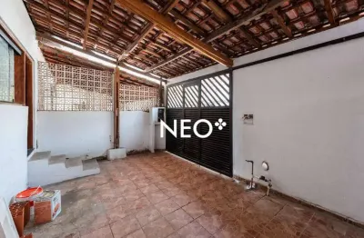 Sobrado com 3 dormitórios para alugar, 220 m² por R$ 3.500,00/mês - Parque Bitaru - São Vicente/SP