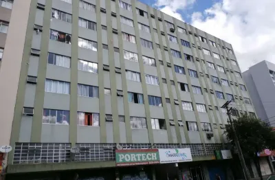 Kitinet com 1 quarto  para alugar, 30.40 m2 por R$900.00  - Centro - Curitiba/PR