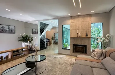 Belissimo sobrado com 4 quartos sendo 3 suítes e piscina aquecida no parque dos pássaros