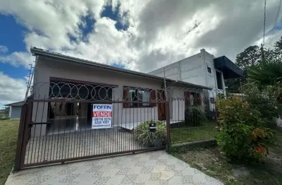 Casa à venda semi mobiliada com 03 dormitórios em ana rech, caxias do sul - churrasqueira, garagem e pátio