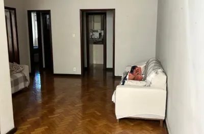 Excelente localização na Tijuca , próximo de comercio , lojas , bancos