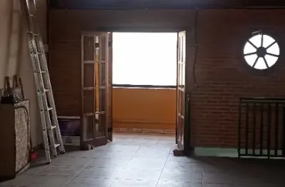 Casa sobrado, 05 dormitórios, 02 suítes, 03 banheiros, 02 vagas cobertas. vila antônio. butantã. sp.  ótima localização!