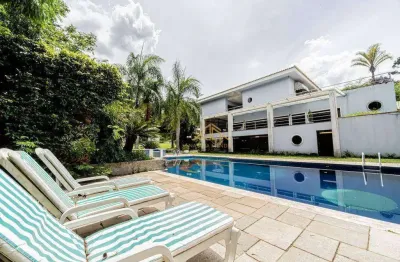 Casa com 5 quartos, cm 5 suítes, à venda, 750 m² por r$ 2.499.000 - fazendinha - carapicuíba/sp