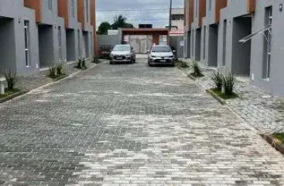 Sobrado para locação e venda possui 132m2 com 02 quartos sendo 01 suíte reversível + 01 quarto à ver