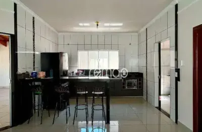 Ótima casa com 3 dormitórios, edícula e área de churrasco no jardim elisa