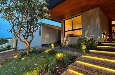 Belíssimo sobrado no condomínio quinta do imperador com 4 suítes