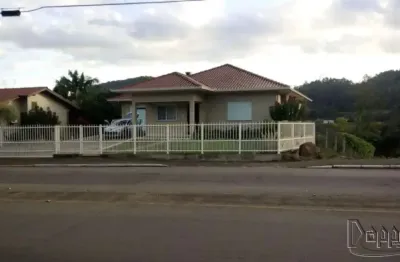 Casa com 3 quartos à venda no Centro, Tupandi 