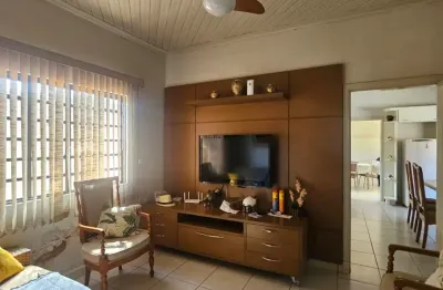 Casa com 3 quartos à venda no centro de mirassol/sp!
