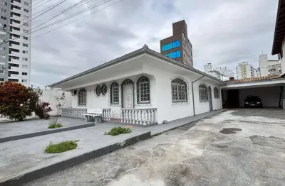 Casa com 5 quartos para alugar na rua pedro cunha, 49, kobrasol, são josé, 360 m2 por r$ 7.500
