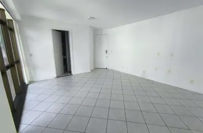 Sala comercial para alugar na avenida rio branco, 817, centro, florianópolis, 24 m2 por r$ 1.500