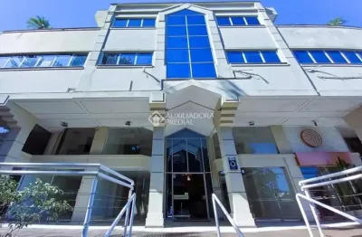 Sala comercial para alugar na avenida afonso delambert neto, 619, lagoa da conceição, florianópolis, 55 m2 por r$ 4.200