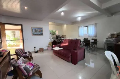 Casa com 3 quartos para alugar na rua florisbelo silva, 38, sambaqui, florianópolis, 150 m2 por r$ 4.800