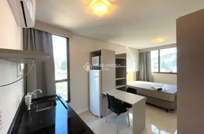 Apartamento com 1 quarto para alugar na rua joão de deus machado, 101, trindade, florianópolis, 22 m2 por r$ 3.563