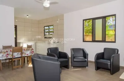 Casa em condomínio fechado com 3 quartos para alugar na rua coruja dourada, 643, campeche, florianópolis, 84 m2 por r$ 4.000
