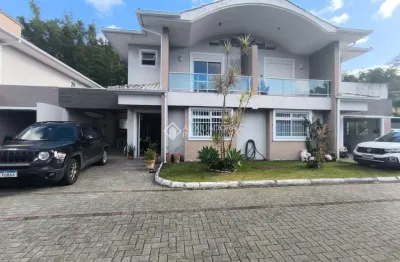 Casa em condomínio fechado com 3 quartos para alugar na estrada caminho dos açores, 830, santo antônio de lisboa, florianópolis, 137 m2 por r$ 4.500