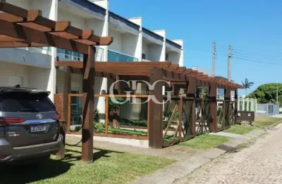 Sobrado totalmente mobiliado à venda na praia paraíso, localizada a apenas 2,5 quadras do mar, em torres-rs