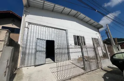 Galpão a venda no bairro monte alegre - camboriú  fácil acesso à br 101