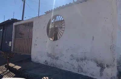 Casa escriturada em localização privilegiada na santa maria ao lado do supermercado ponto alto