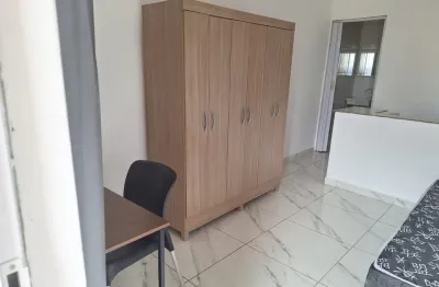 Disponível 03 kitnets excelente localização,valor 1.300,00 -venha conhecer!!