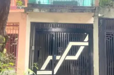 Sobrado com 2 dormitórios e 1 aga de garagem bem localizado no jd. Bonfiglioli