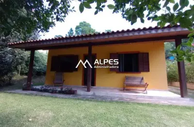 Casa em bonsucesso, mobiliada, com muito verde, linda vista, ambiente incrivel.