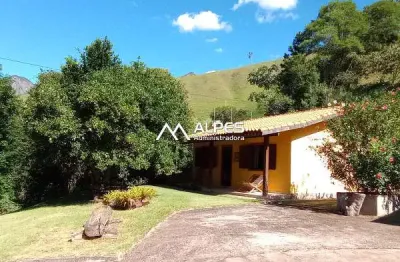 Casa em bonsucesso, mobiliada, com muito verde, linda vista, ambiente incrivel.