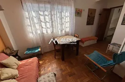 Conjugado dividido em quarto e sala, mobiliado, ensolarado, próximo a faculdade.