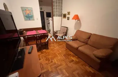 Excelente apartamento dividido em quarto e sala, mobiliado, linda vista, junto ao parque nacional