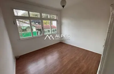 Apartamento de 3 quartos, em excelente localização, próximo ao comércio com garagem.
