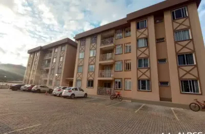 Excelente apartamento de 2 quartos, todo reformado e planejado, situado próximo a natureza, com lazer e garagem.