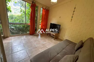 Casa de 2 quartos, mobiliada, vista livre, lugar tranquilo, condomínio com lazer e estacionamento.