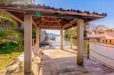 Casa com 1 dormitório à venda, 320 m² por R$ 2.000.000,00 - Piçarras - Guaratuba/PR