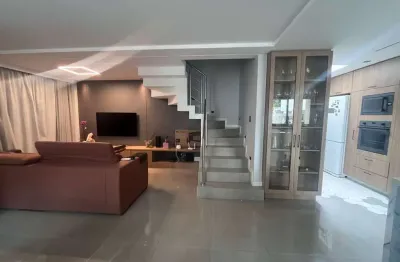 Casa à venda na rua ângelo zeni, 600, bom retiro, curitiba, 136 m2 por r$ 1.397.000