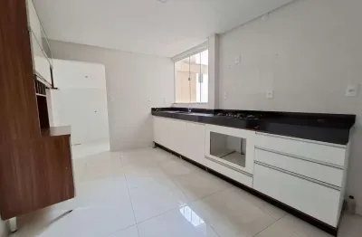 Apartamento reformado, espaçoso e em localização privilegiada no bairu!
