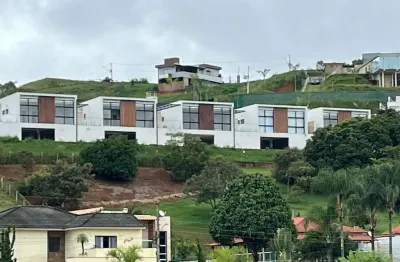 Casa à venda com 3 quartos e 4 vagas de garagem. espaço, lazer e segurança no condomínio morada da garça !