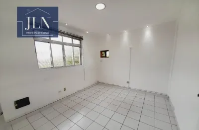 Sala comercial reformada na praia de pitangueiras / guarujá