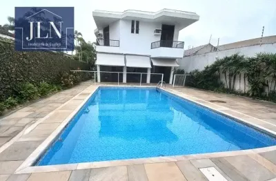 Casa na enseada em excelente estado de conservação! 4 suítes