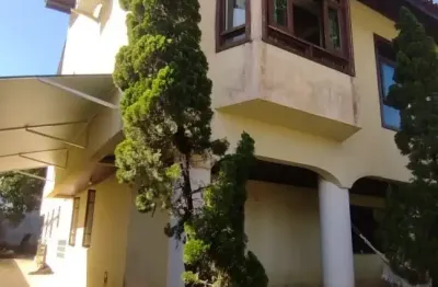 Casa  sobrado na praia do tombo!!!  4 dormitórios sendo 1 suíte