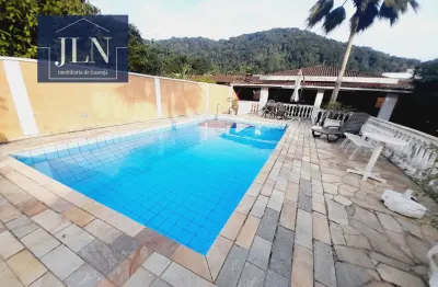 Casa com piscina na praia do guaiuba - 4 dormitórios sendo 3 suítes