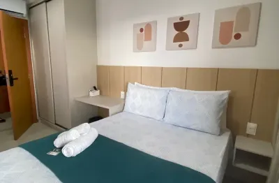 Lindo studio com varanda mobiliado no caminho das árvores