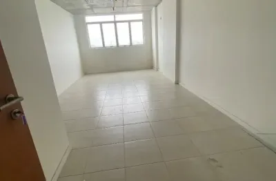 Alugo sala comercial Evolution Business, 5min da Av Paralela, 30m