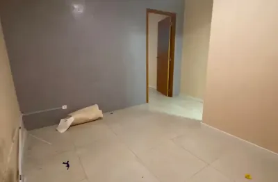 Sala comercial com 02 splits, divisória, porta de vidro, 30m